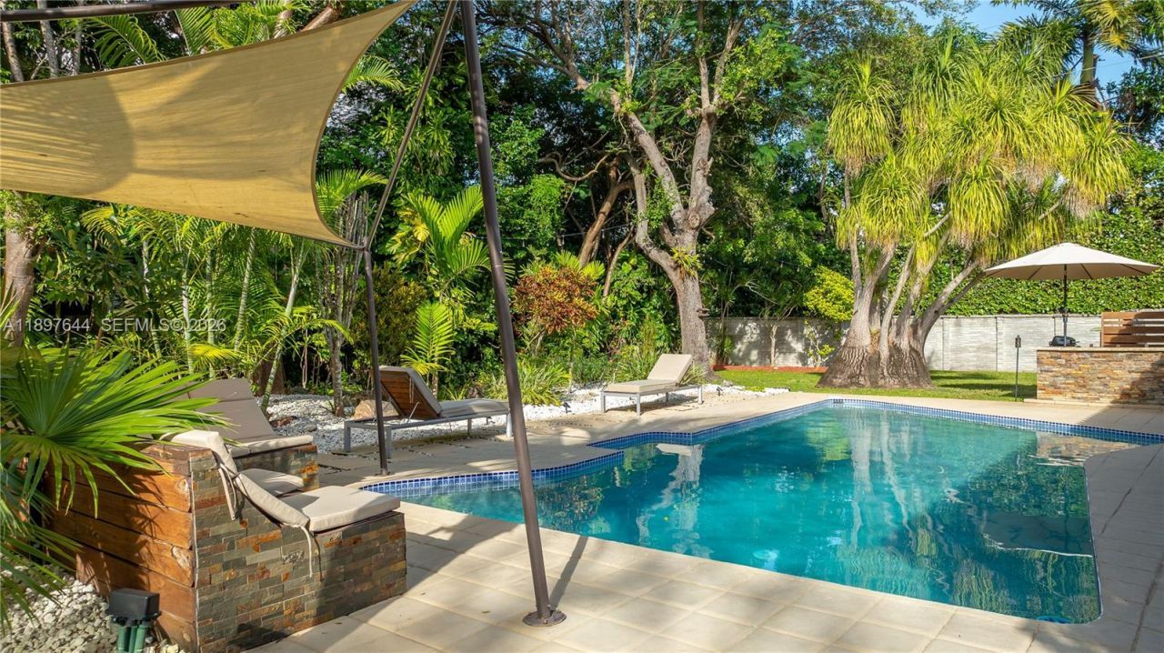 8111 SW 183rd St, Palmetto Bay, FL 33157 Photo