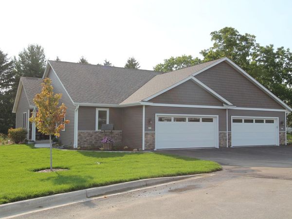 313 N Trailview Cir, Unit 34, Waterford, WI 53185