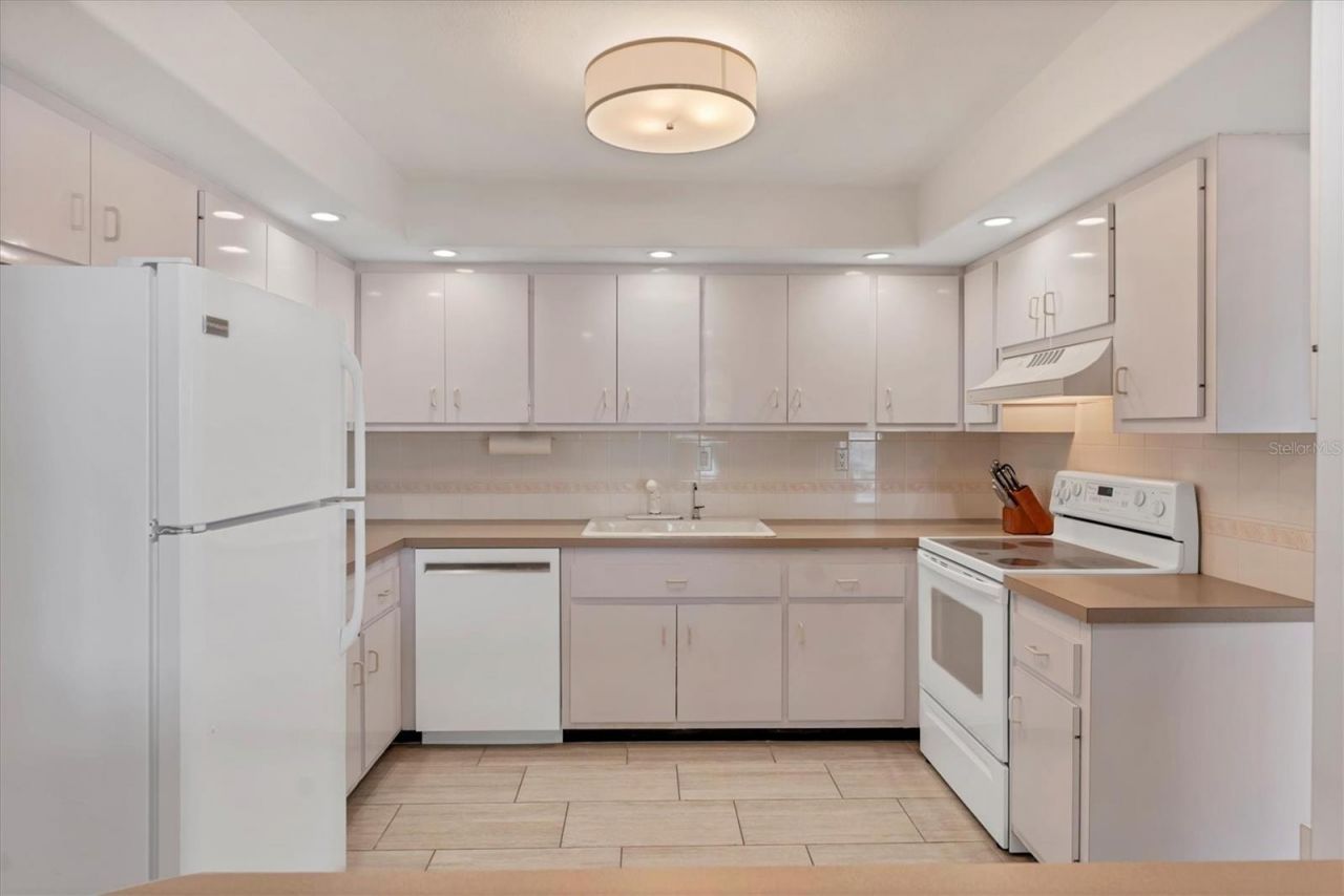 101 Benjamin Franklin Drive, Unit 63, Sarasota, FL 34236 Photo