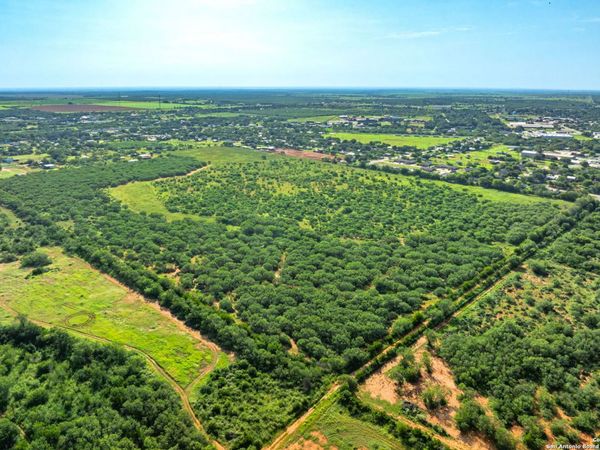 3911 County Road 1000, Pearsall, TX 78061