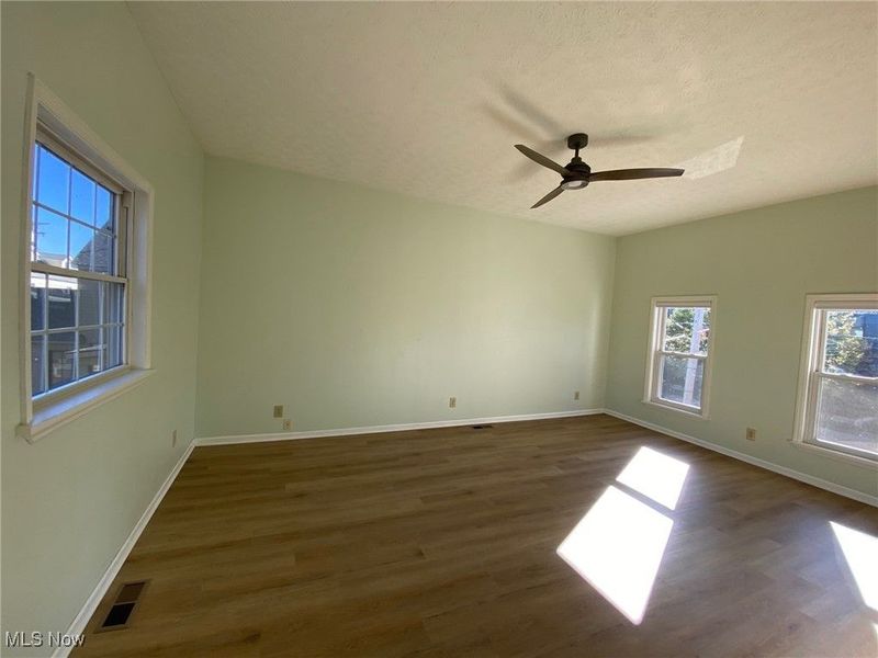 4210 Clinton Avenue, Cleveland, OH 44113 Photo 12