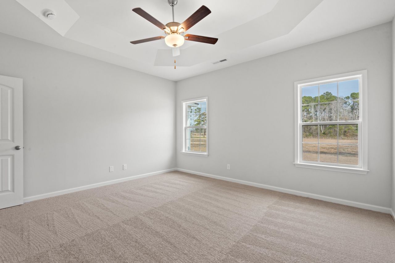 609 Bay St. Photo 10