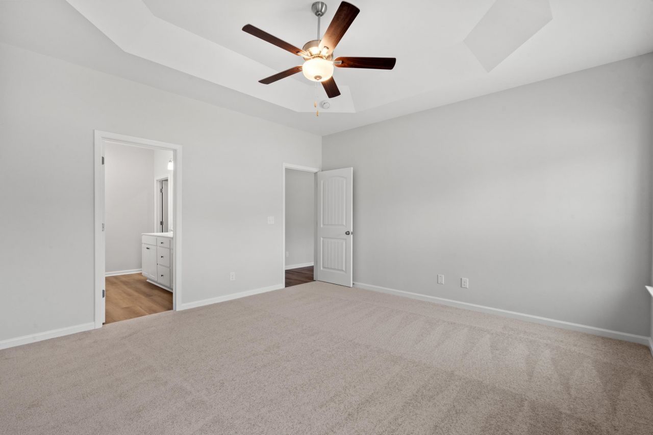 609 Bay St. Photo 11