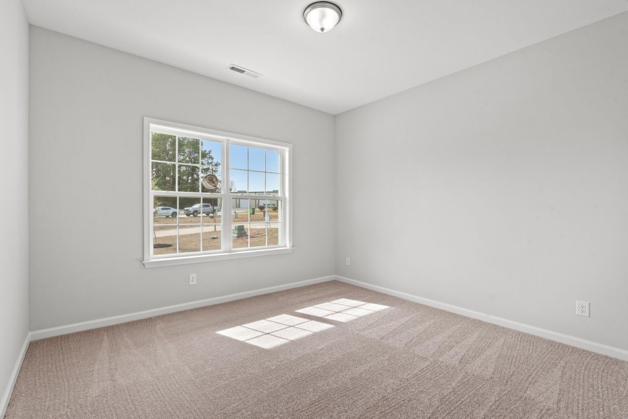 609 Bay St. Photo 13