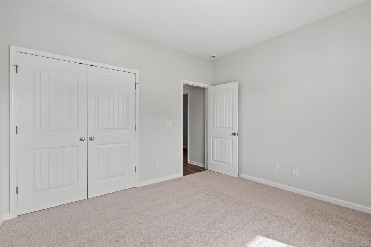 609 Bay St. Photo 14