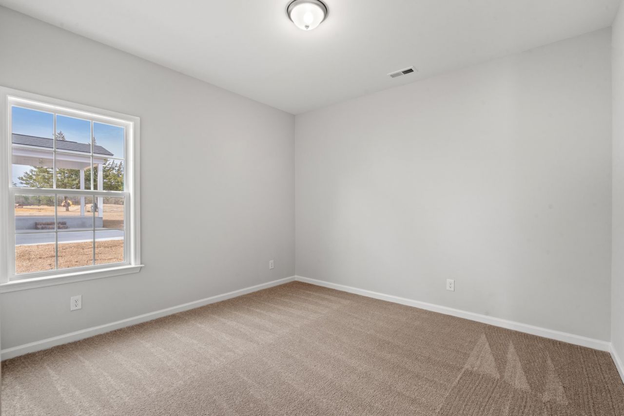 609 Bay St. Photo 16