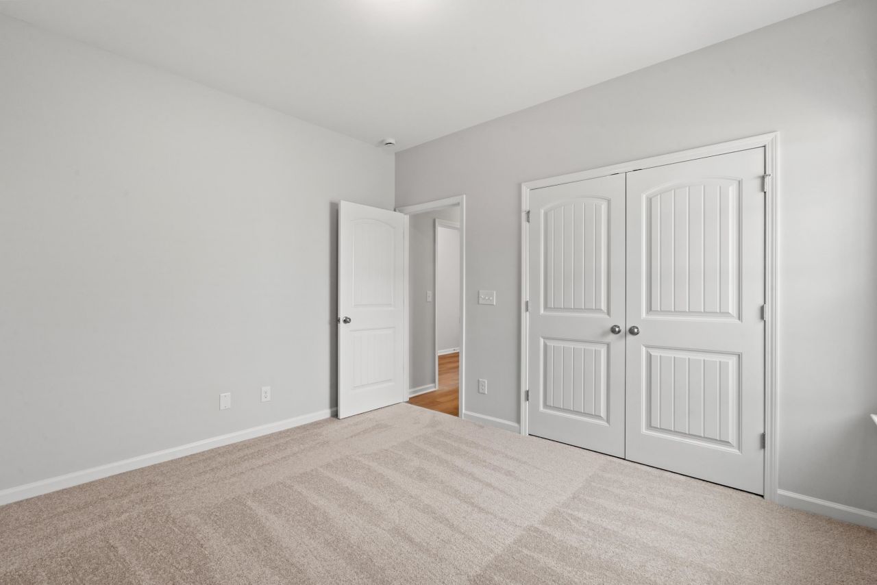 609 Bay St. Photo 17