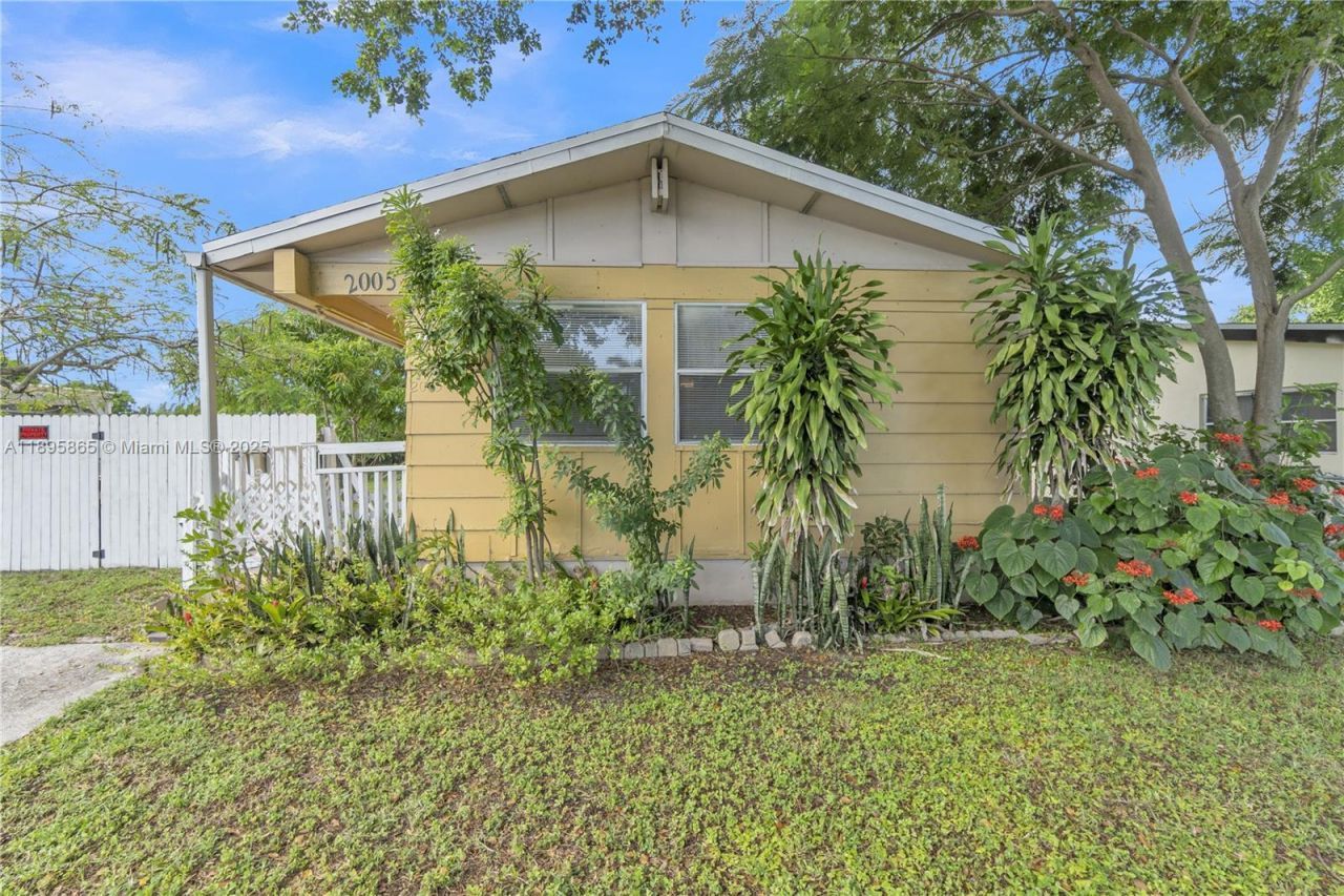 2005 NW 11th Ave, Fort Lauderdale, FL 33311 Photo