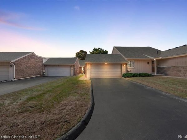 35509 Heritage Lane, Farmington, MI 48335