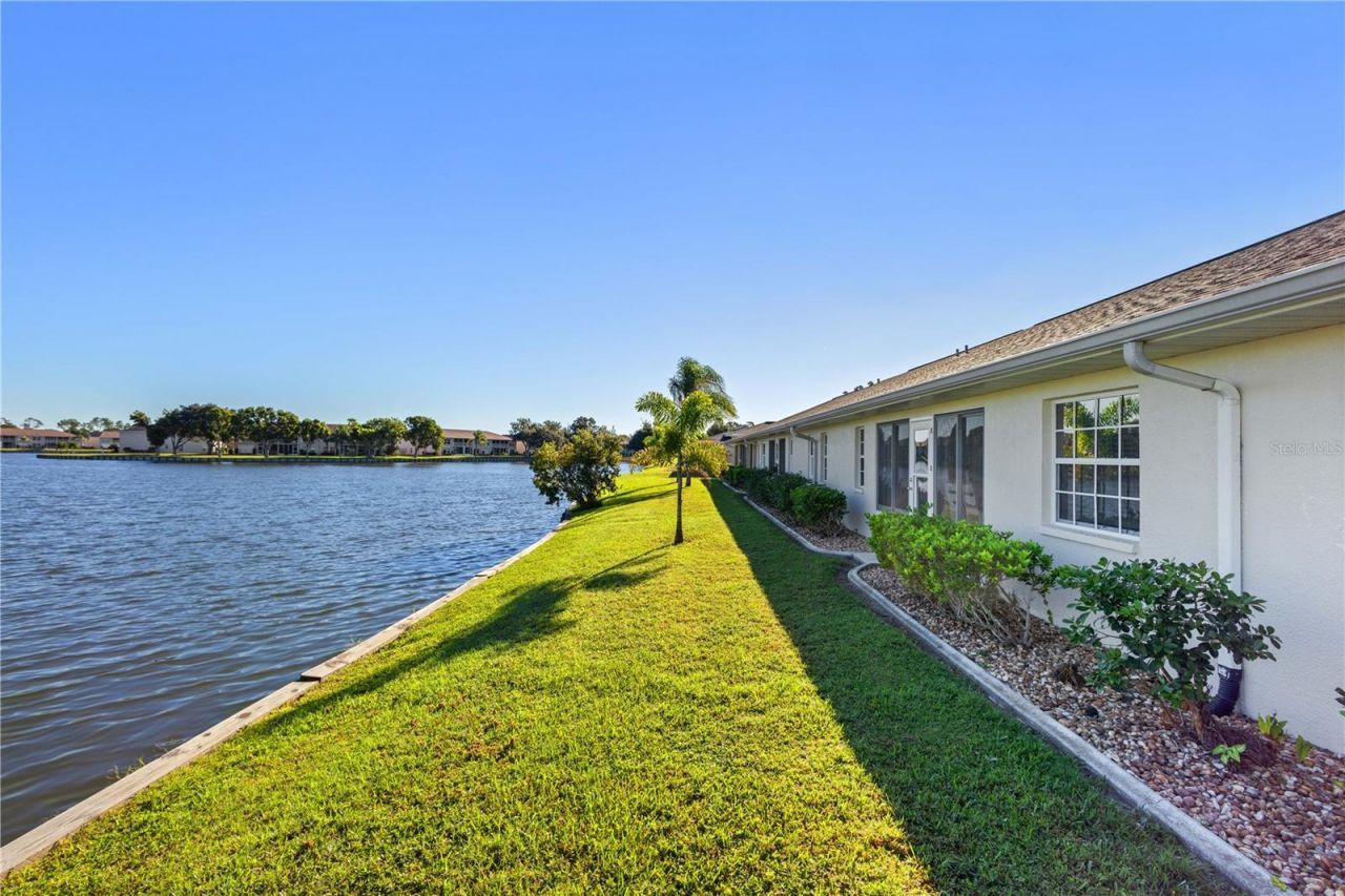 12454 SW Kingsway Circle, Unit 202, Lake Suzy, FL 34269 Photo