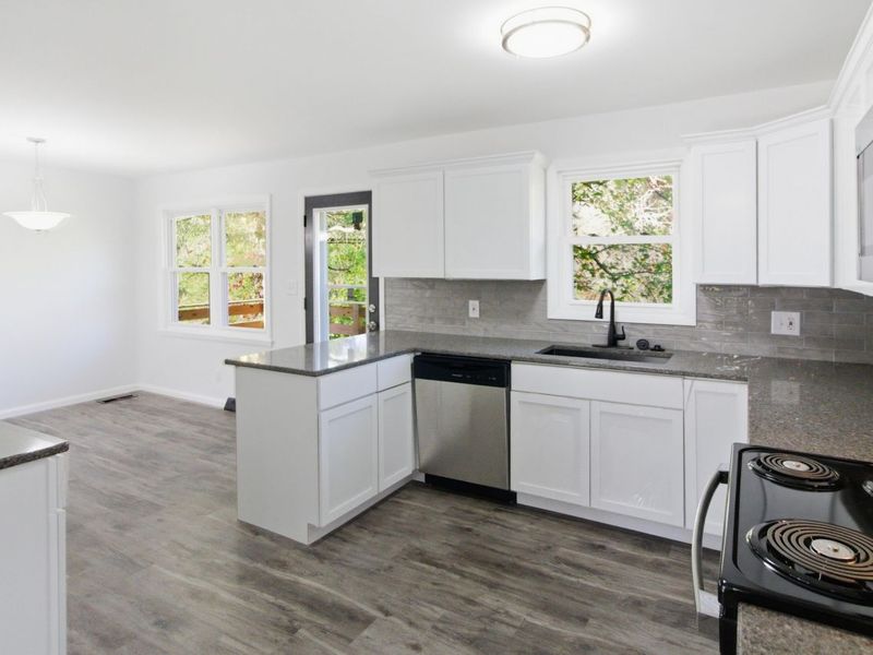 12491 Lesley Road SE, Heath, OH 43056 Photo 2