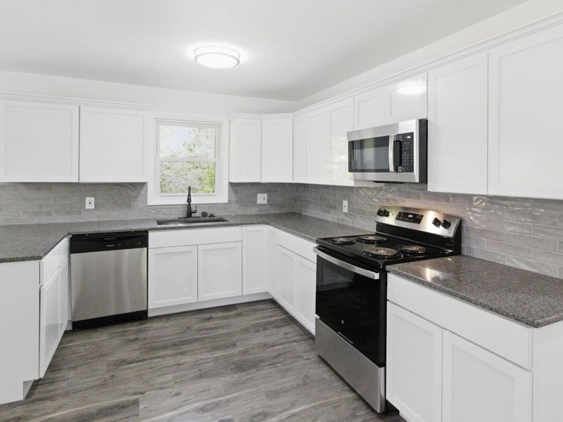 12491 Lesley Road SE, Heath, OH 43056 Photo 3