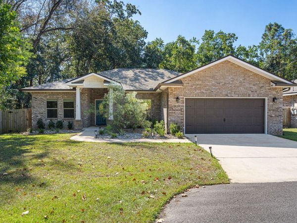 36 Lee Lane, Mary Esther, FL 32569