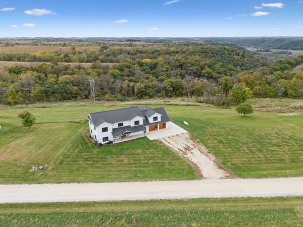 2183 Waterview Lane, Lansing, IA 52151
