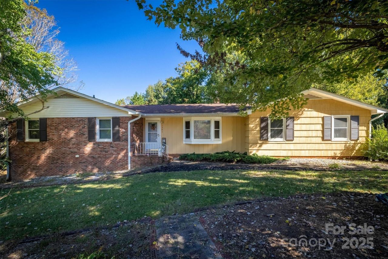 1341 36th Avenue Drive Ne, Hickory, NC 28601 Main Photo