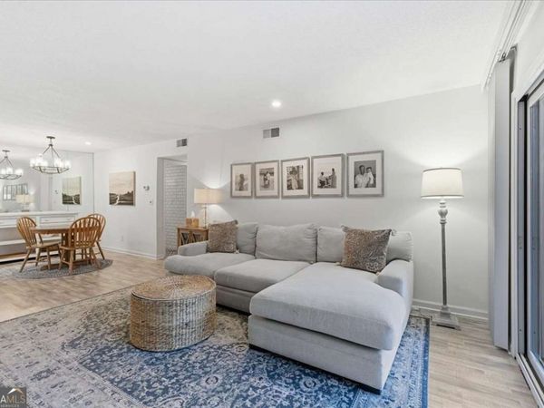 6851 Roswell Road, Unit J14, Sandy Springs, GA 30328