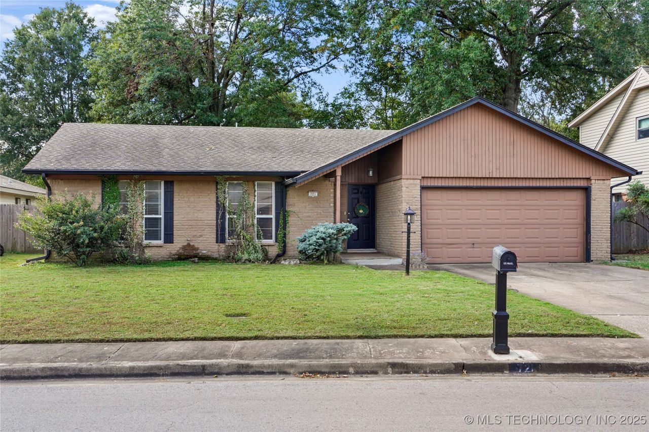 721 W Boston Street, Broken Arrow, OK 74012 Main Photo