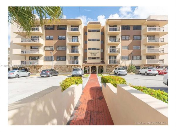 5249 NW 7th St, Unit 418, Miami, FL 33126