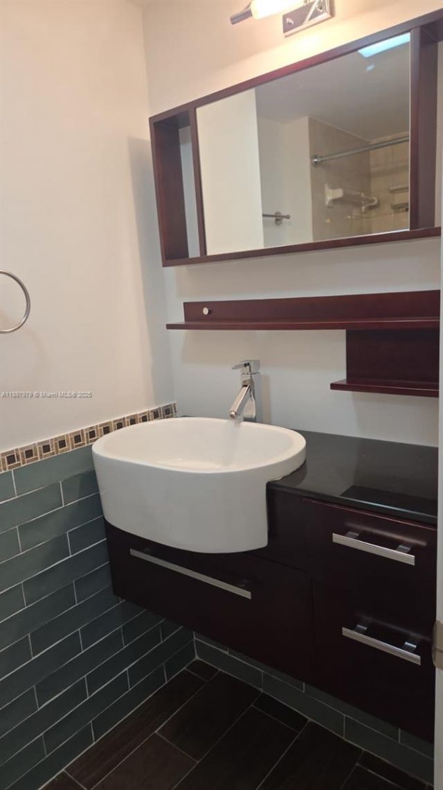 5249 NW 7th St, Unit 418, Miami, FL 33126 Photo