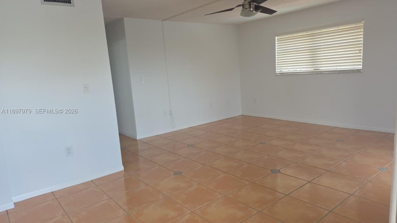 5249 NW 7th St, Unit 418, Miami, FL 33126 Photo