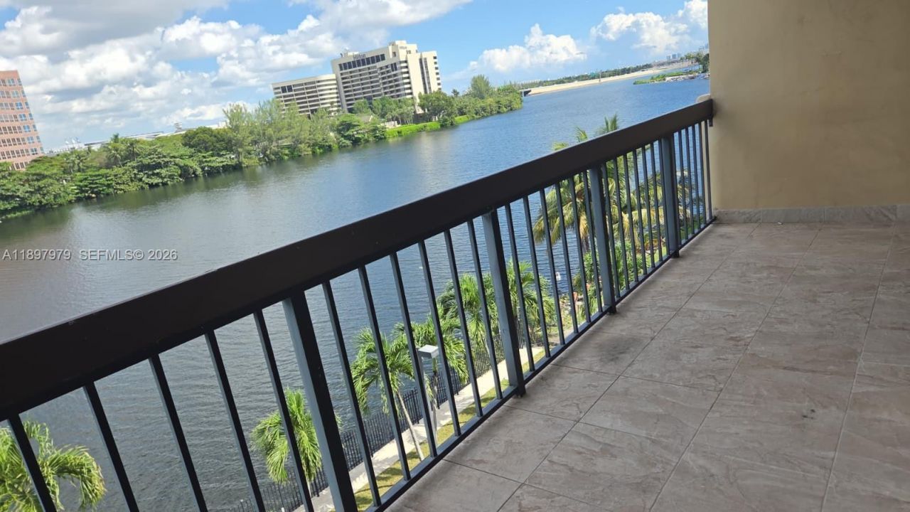 5249 NW 7th St, Unit 418, Miami, FL 33126 Photo