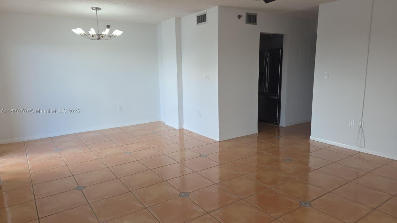 5249 NW 7th St, Unit 418, Miami, FL 33126 Photo