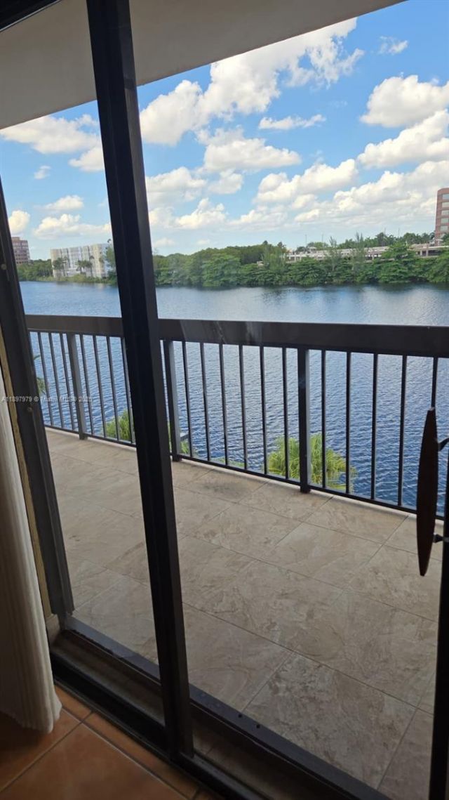 5249 NW 7th St, Unit 418, Miami, FL 33126 Photo