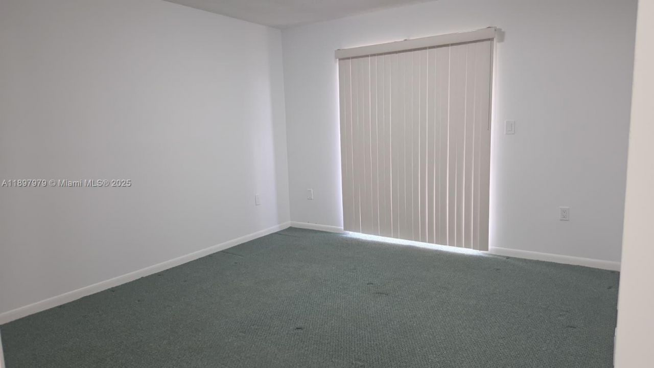 5249 NW 7th St, Unit 418, Miami, FL 33126 Photo