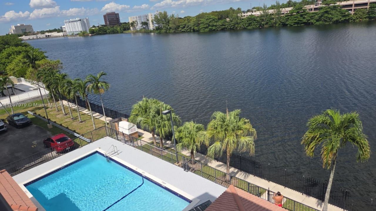 5249 NW 7th St, Unit 418, Miami, FL 33126 Photo