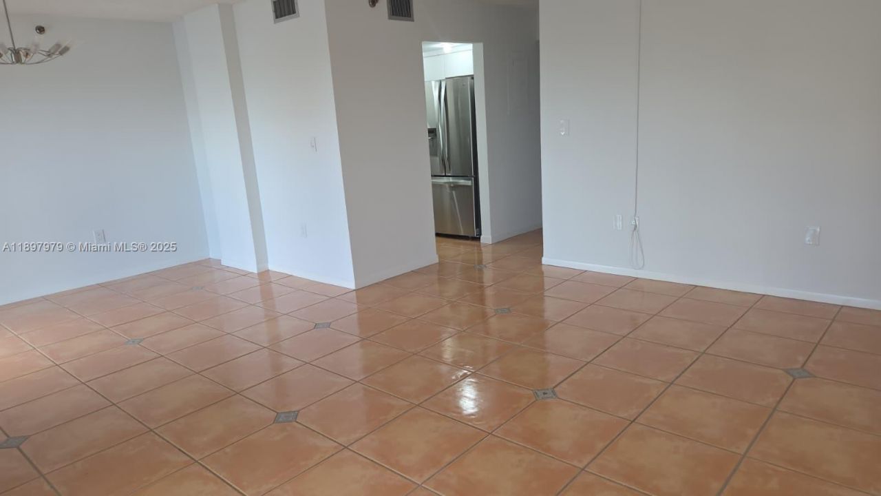 5249 NW 7th St, Unit 418, Miami, FL 33126 Photo