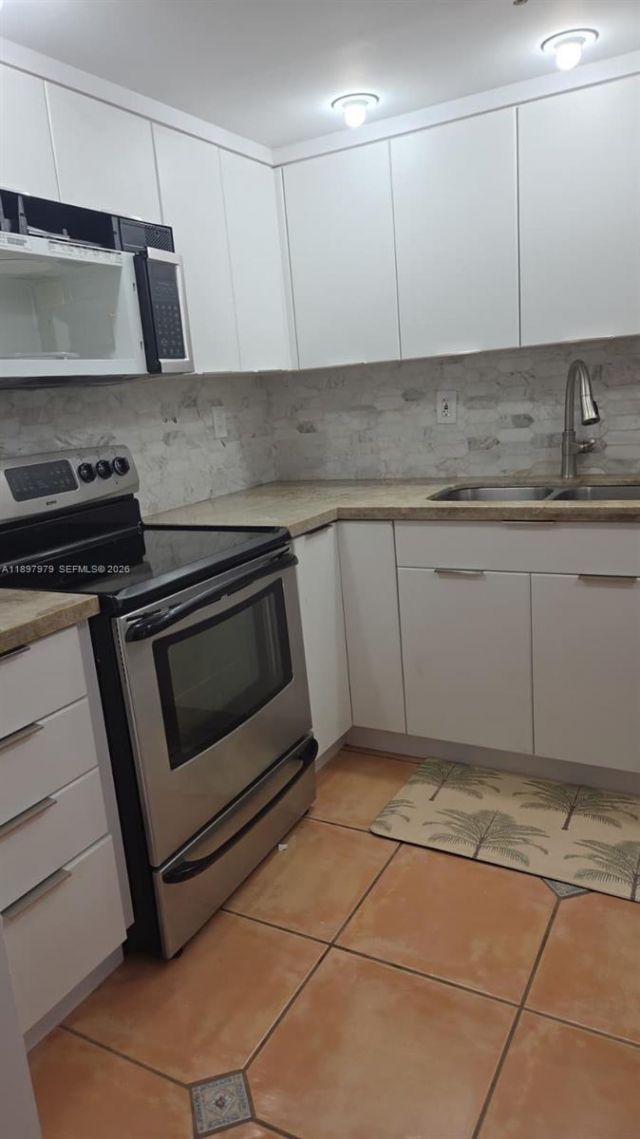 5249 NW 7th St, Unit 418, Miami, FL 33126 Photo