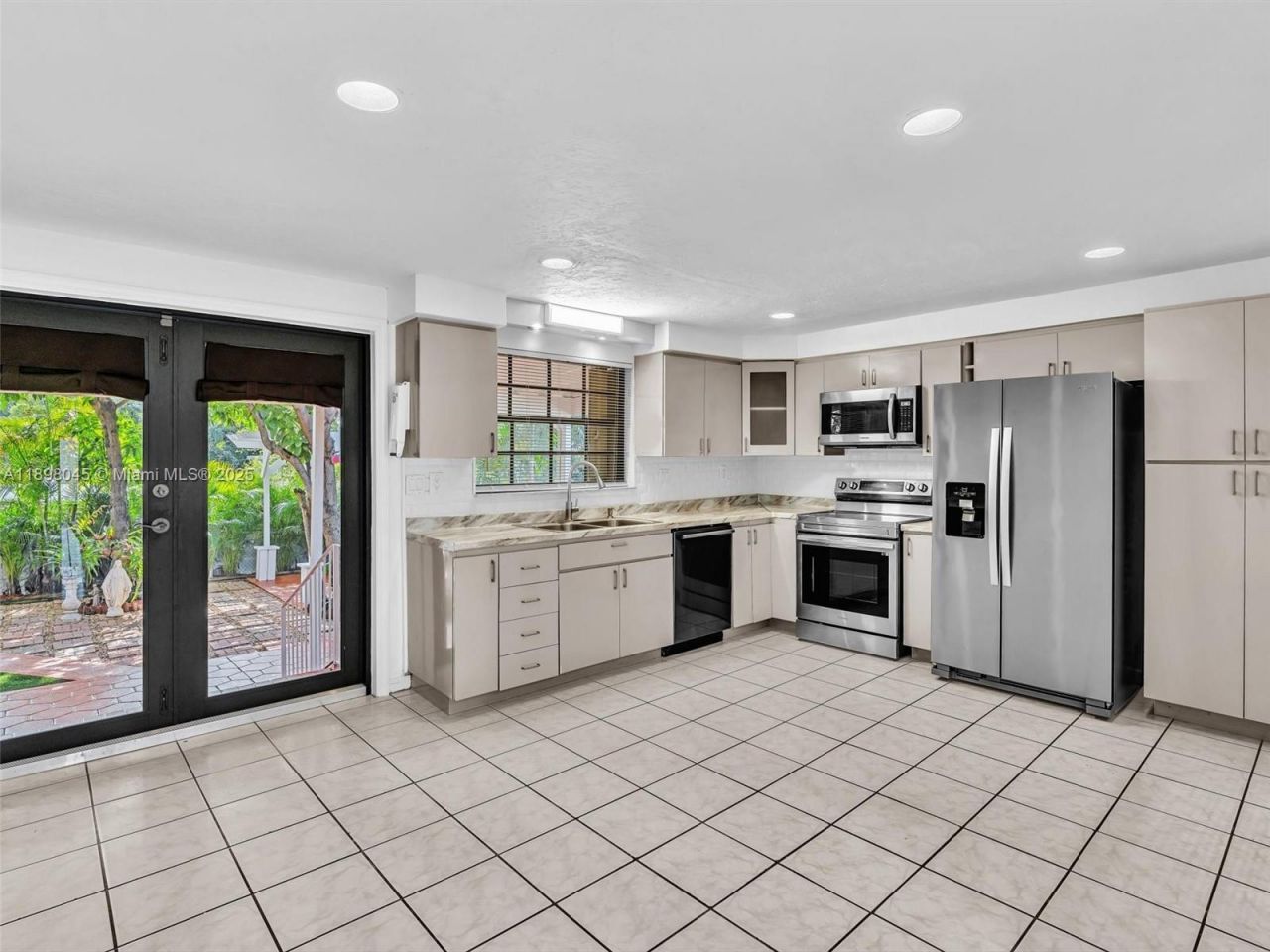 6460 SW 2nd St, Miami, FL 33144 Photo