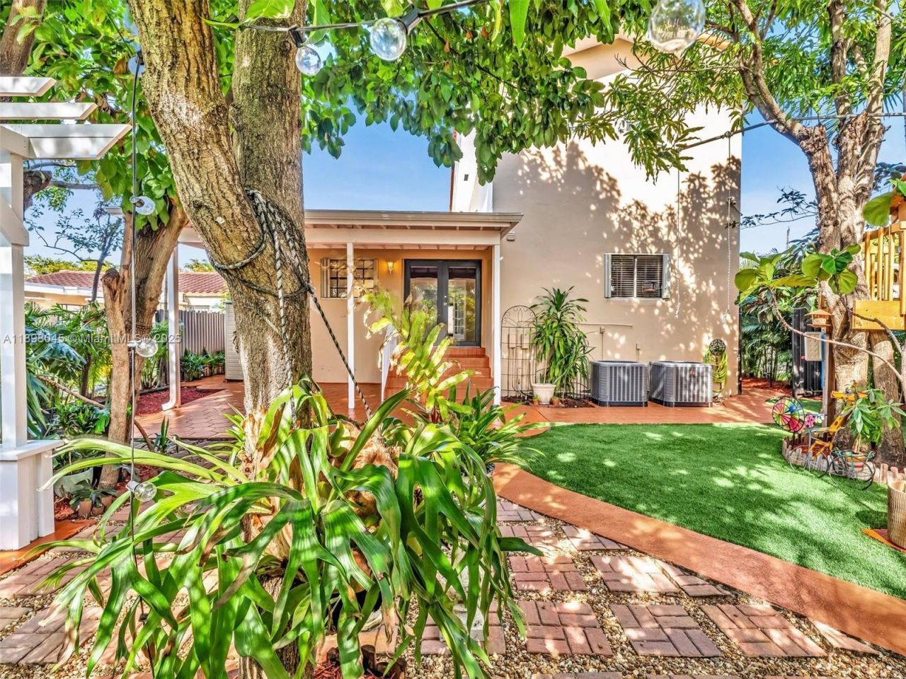 6460 SW 2nd St, Miami, FL 33144 Photo