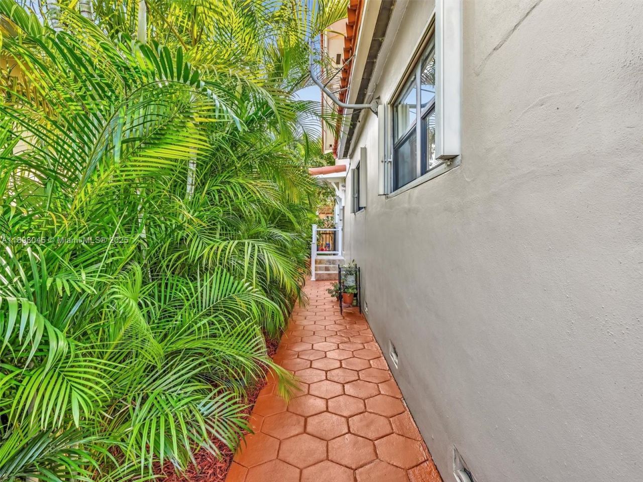 6460 SW 2nd St, Miami, FL 33144 Photo