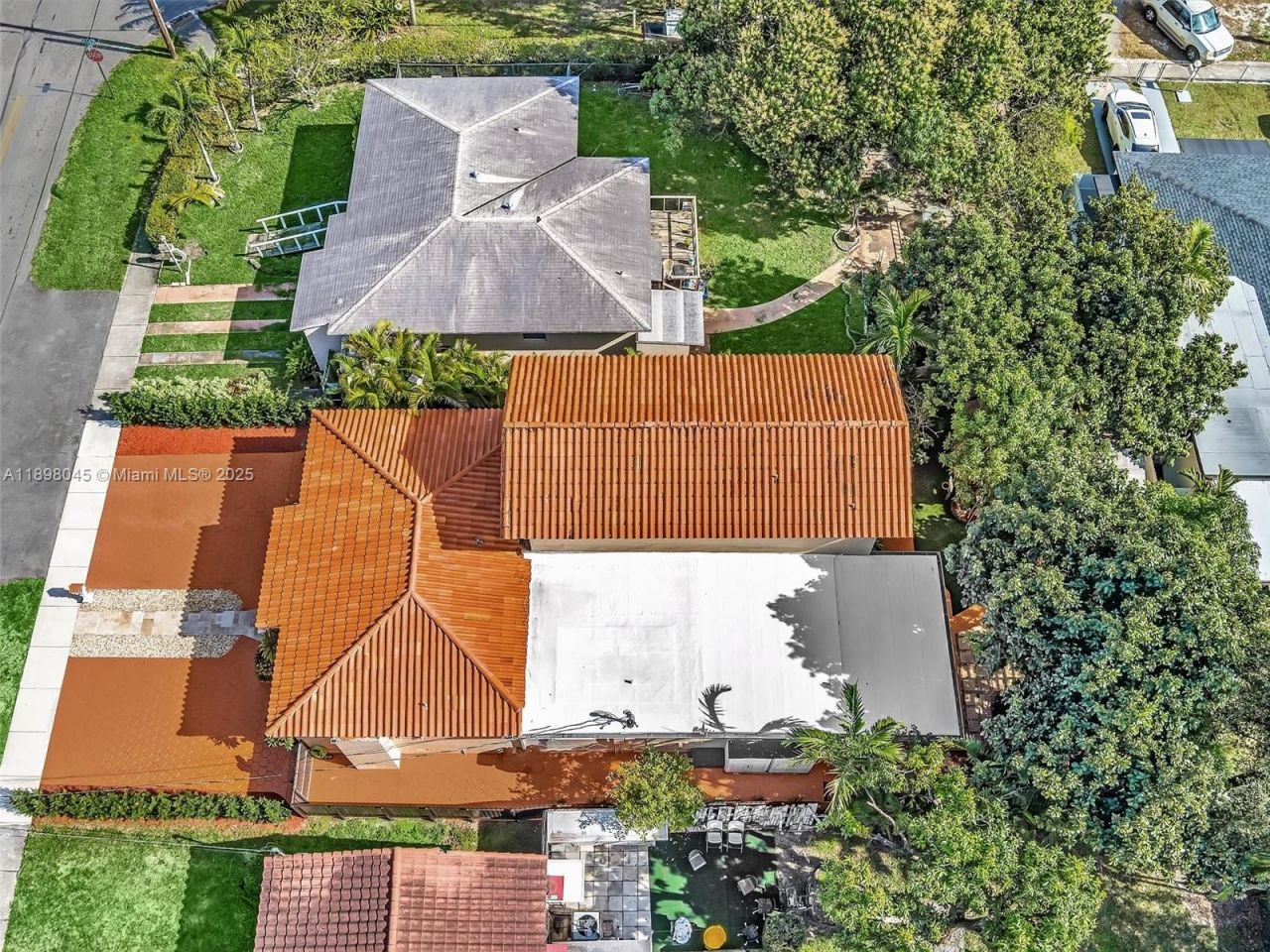 6460 SW 2nd St, Miami, FL 33144 Photo