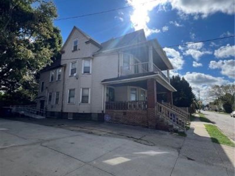 945 E 77th Street, Cleveland, OH 44103 Photo 12