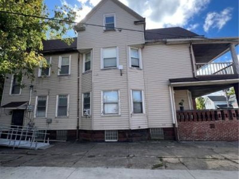 945 E 77th Street, Cleveland, OH 44103 Photo 4