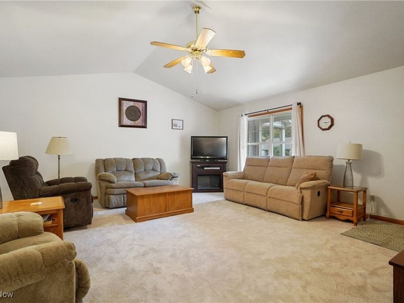 6695 Clingan Road, Unit 10, Poland, OH 44514 Photo 11