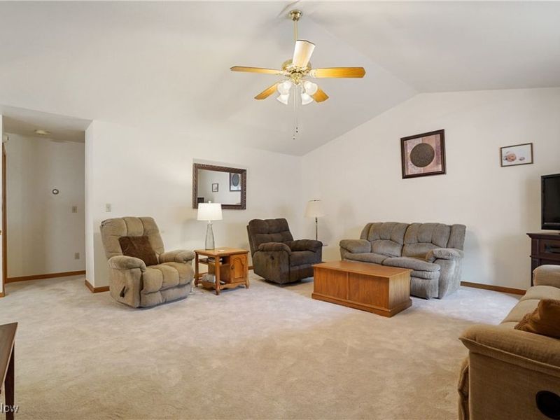 6695 Clingan Road, Unit 10, Poland, OH 44514 Photo 12