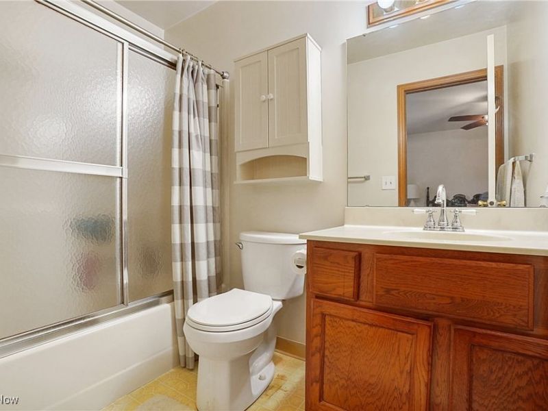 6695 Clingan Road, Unit 10, Poland, OH 44514 Photo 16