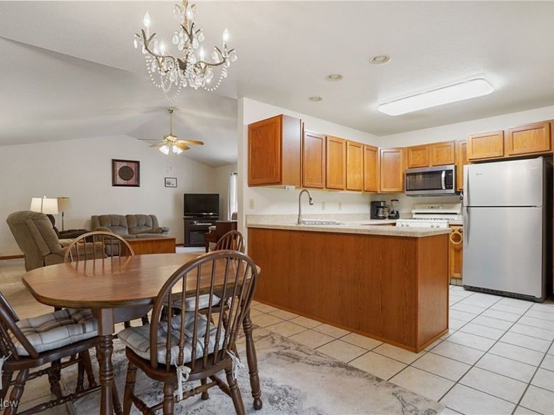 6695 Clingan Road, Unit 10, Poland, OH 44514 Photo 3