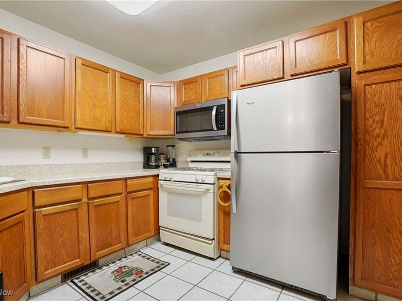 6695 Clingan Road, Unit 10, Poland, OH 44514 Photo 6