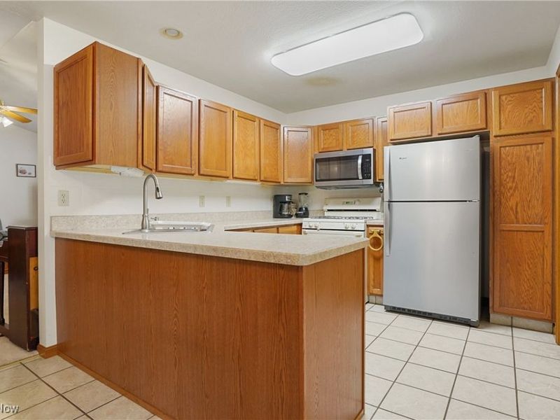 6695 Clingan Road, Unit 10, Poland, OH 44514 Photo 7