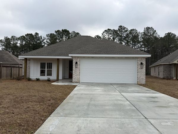 16 E Augusta Ct., Hattiesburg, MS 39402