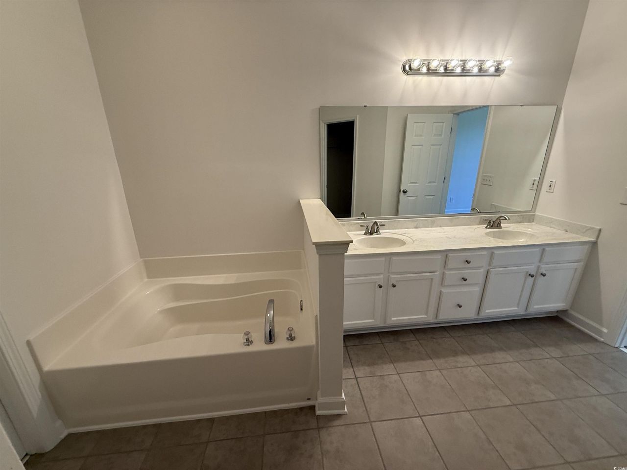 338 Vermillion Dr. Photo 9