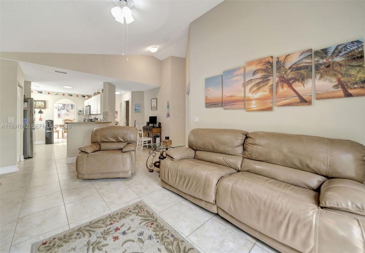 1653 SW 158th Ter, Pembroke Pines, FL 33027 Photo
