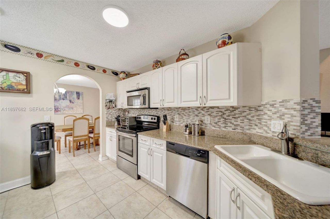 1653 SW 158th Ter, Pembroke Pines, FL 33027 Photo