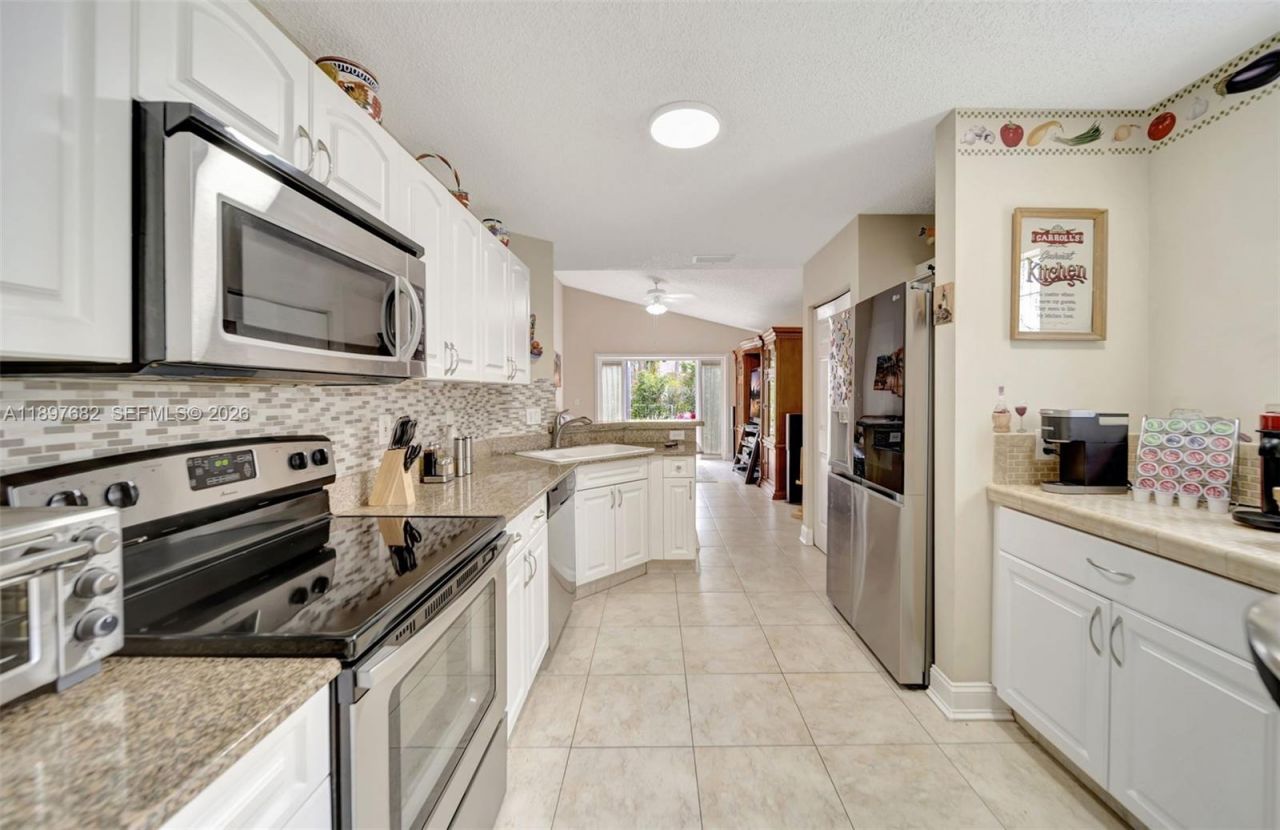 1653 SW 158th Ter, Pembroke Pines, FL 33027 Photo