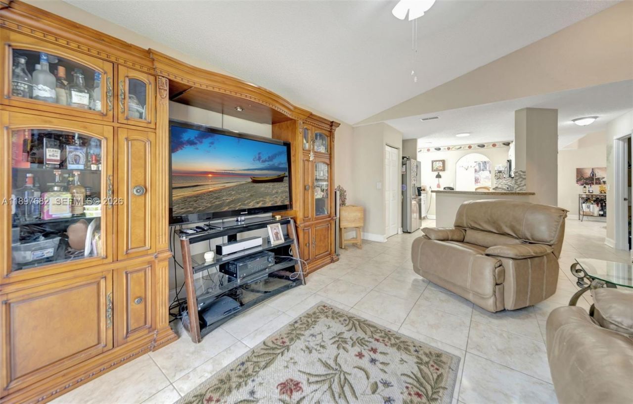 1653 SW 158th Ter, Pembroke Pines, FL 33027 Photo