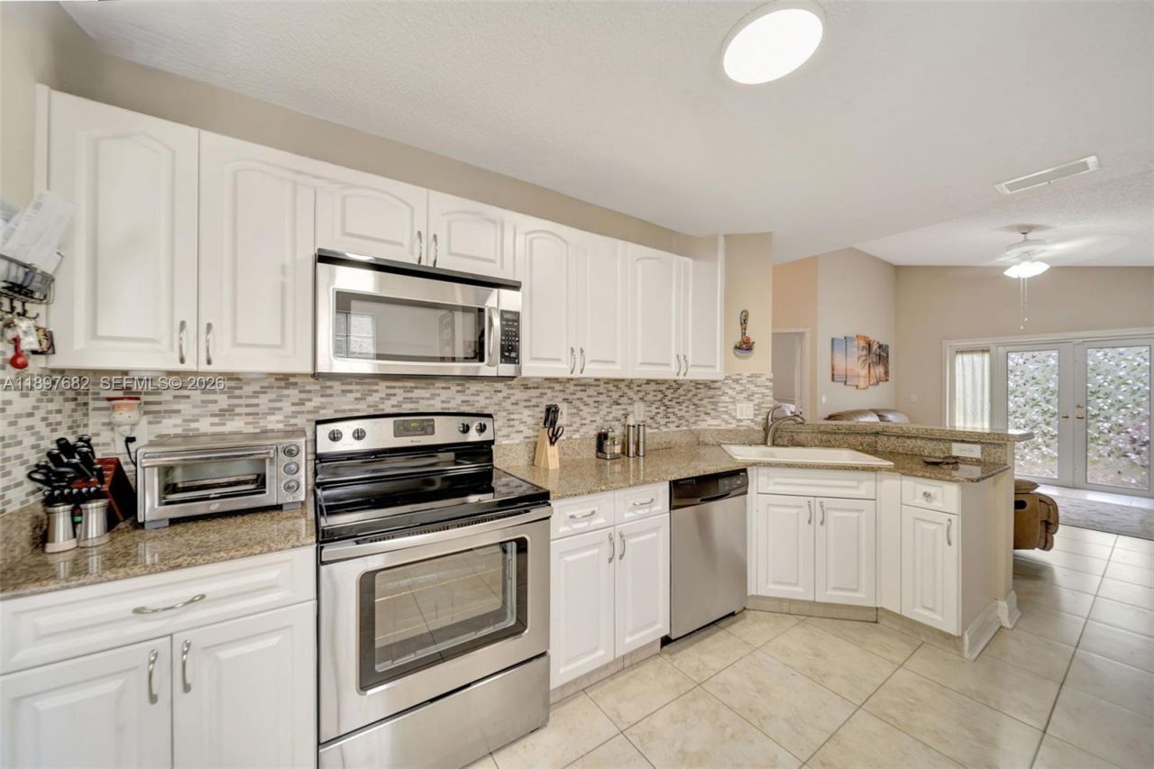 1653 SW 158th Ter, Pembroke Pines, FL 33027 Photo